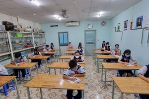 文朗學校華文科學生在準備考試。