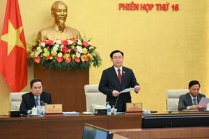 國會主席王廷惠（中）在會議上致開幕詞時。（圖：瓊娥）