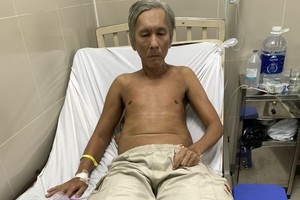 楊潤添正在醫院接受治療。