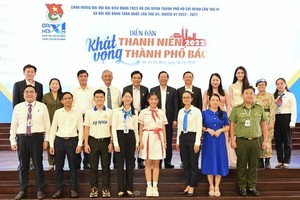 市人委會主席潘文邁與代表出席論壇。