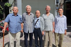 圖從右起：鄭輝、朱應昌、張路、鄔有發、黃獻平。