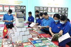 第六郡胡志明文化空間提供豐富書籍讓青少閱讀。