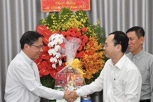 市領導向各省祝賀聖誕節