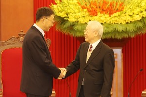 党中央总书记阮富仲接见中国广西壮族自治区党委书记刘宁。