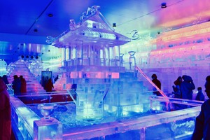 玲珑剔透的冰灯。