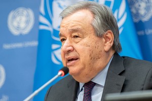 联合国秘书在会议后向记者简要介绍情况。