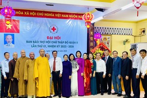 市、郡领导与新届执委成员合照。