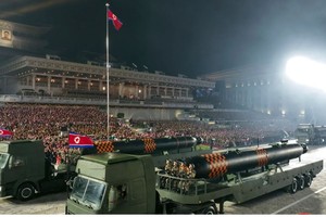 火星系列洲际导弹和无人机亮相朝鲜阅兵式