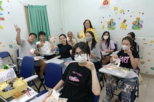 新慈念外语中心举办中秋节盛会