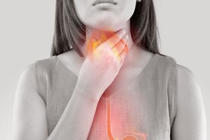 咳不出咽不下 反流性咽喉炎这样解决！