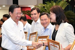 集中解决都市政府组织过程中的不足