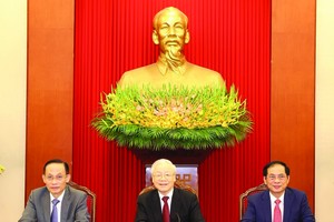 阮富仲总书记与法国总统马克龙电谈