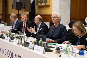 欧洲中央银行行长拉加德（右二）在希腊雅典出席欧洲中央银行货币政策会议。