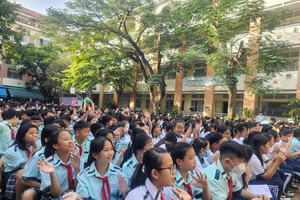 李峰中学"点燃梦想"交流活动