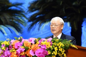 党中央总书记阮富仲代表党和国家领导发表指导会议。