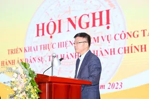 司法部长黎成龙。