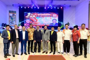  越南龙狮协会主席范光龙和各副主席等会见国际龙狮界且具有威信的领导人、各龙狮艺术资深领导。