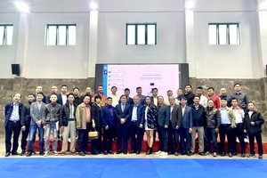 越南龙狮协会执委在会后留影。