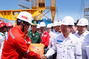 国家主席、副主席视察并向各省拜年