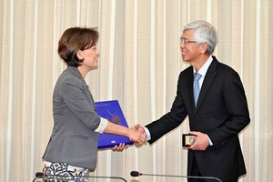 美国众议员代表团访问本市