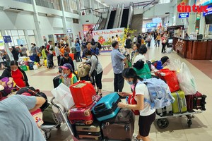 民众提早回乡过年