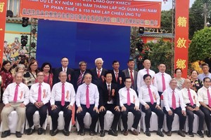 藩切市海南会馆与本市海南会馆理事会代表团合照留念。