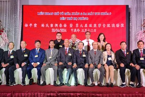 冯氏宗祠第九届理监事会合影。