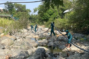 疏通溪流将水源引进达怀水厂