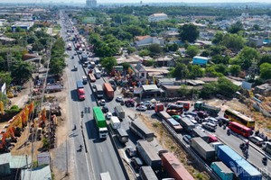 假期首日东面通道堵塞