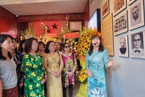 市各民族文学艺术协会缅怀胡主席