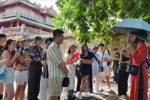 越南夏令营参观顺化古都