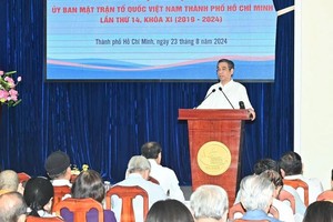 阮福禄同志在作会议结论。