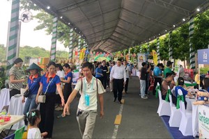 盛会刚开幕便已吸引不少都市区内外居民前往参观。