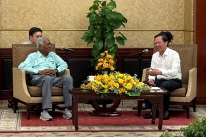 市领导接见印度共产党总书记