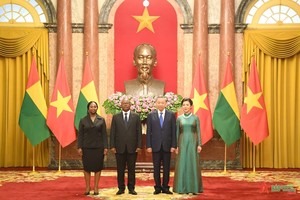 国家主席苏林与夫人欢迎几内亚比绍共和国总统与夫人。