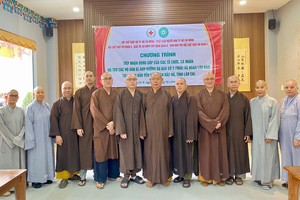 华人佛教向老街省台风灾民献爱心