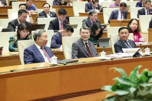 Tổng Bí thư, Chủ tịch nước Tô Lâm, Thủ tướng Lê Minh Hưng, Thường trực Ban Bí thư Trần Cẩm Tú và các đại biểu Quốc hội dự phiên họp tại hội trường Diên Hồng, chiều 20-4. Ảnh: QUANG PHÚC