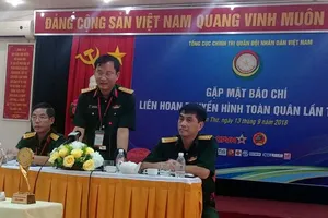 Đại tá Nguyễn Kim Tôn phát biểu tại buổi gặp gỡ báo chí. Ảnh: HIỀN TRANG