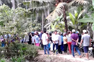 Hiện trường vụ án mạng ở xã Tân Phú tây, huyện Mỏ Cày Bắc, tỉnh Bến Tre. Ảnh: PHAN THANH