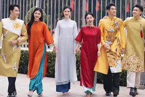Dàn Hoa hậu, Á hậu, Nam vương rực rỡ diện áo dài đón tết