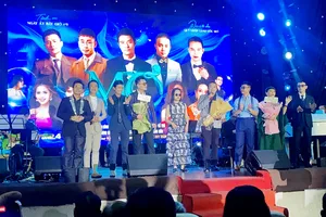 Tiếp sức học sinh, sinh viên khó khăn cùng đêm nhạc “Mơ”