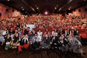 "Mưa lửa" tung hoành rạp, khán giả hào hứng và "lụy phim"