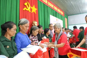 Chăm lo thiết thực cho người dân, chiến sĩ nơi biên cương