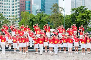 80 nghệ sĩ tự hào hòa giọng “Kiếp sau vẫn là người Việt Nam”