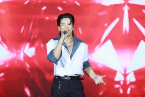 (S)TRONG Trọng Hiếu đầy cảm xúc khi hát “Con đường tôi’