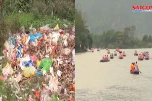 Nhức mắt cảnh rác thải bủa vây danh thắng Tràng An