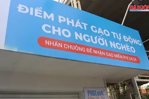 Độc đáo mô hình tự động phát gạo miễn phí