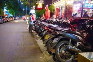 Vỉa hè đường Nguyễn Thị Diệu, phường 6, quận 3. Ảnh: ĐÌNH DƯ