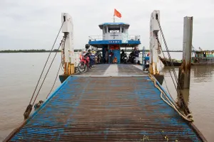 TPHCM tăng cường tuyên truyền phòng chống dịch Covid-19 ở bến phà