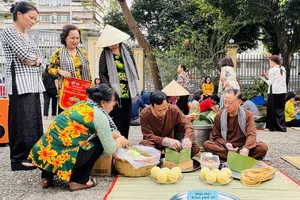 Phường An Đông hội thi gói, nấu bánh chưng